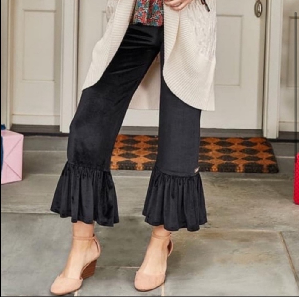 Matilda Jane Black Velvet Cropped Big Ruffle Pants Navy Size S Small NWOT
